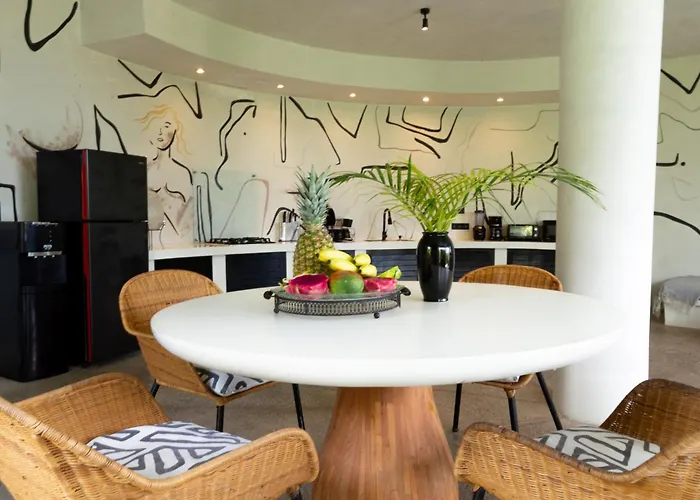 Hillstone Luxury 2br With Ocean View